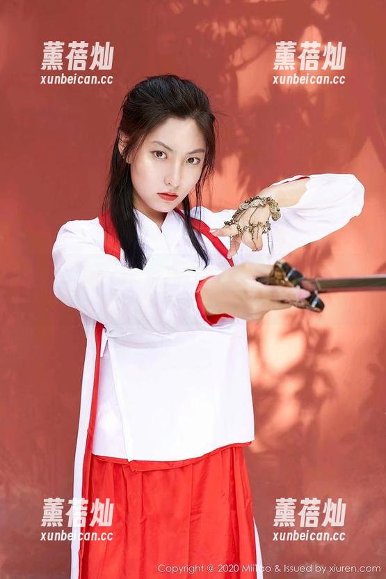 蜜桃社-真希 蜜桃社 - 真希和她的居家图库:让人想在沙发上打个盹!