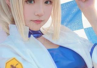 这个泡泡就是逊啦的写真摆拍：saber常服里藏着的小心思。