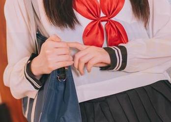 真心来说，霜月shimo的这一更新，让我重新认识了一下吾妻旗袍的美啊，苦恼中
