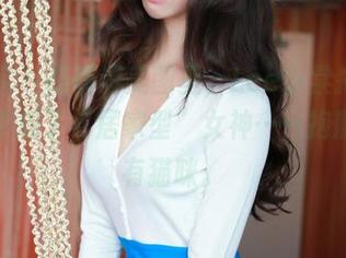 青豆客 – 在高清美图里，Lee小棠把御女郎演绎成了“居家型”女神……抱歉，家有猫咪。