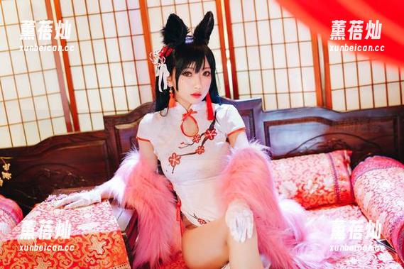 在线上看鬼畜瑶在不在w的黄昏少女图集，似在翻阅心底的迷雾。