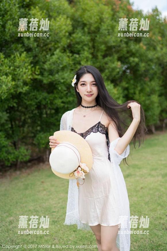 魅妍社-FoxYini孟狐狸 魅妍社 - 今夏,FoxYini孟狐狸的写真图包,貌似少了点什么……哦,对,是风扇!
