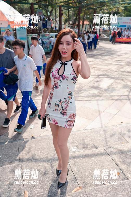 魔镜街拍 肉丝紧身牛仔热裤图集,魔镜街拍又要引起热议了,快来下载感受一下这潮流!