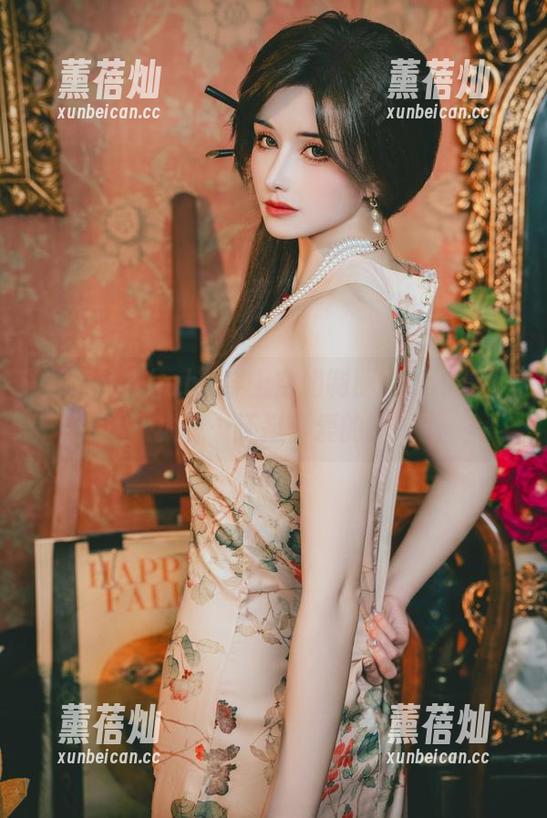 鹿八岁baby 当鹿八岁baby穿上空姐制服,cos得不太像…还挺可爱的?